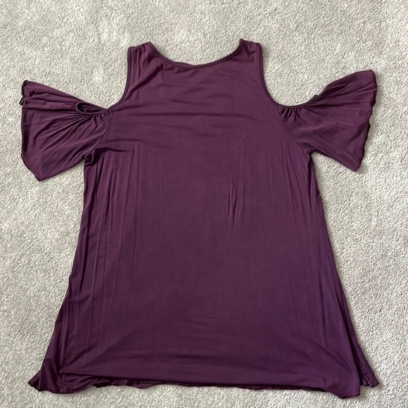 🌴Host Pick🌴Purple Cold Shoulder Top - Picture 4 of 4
